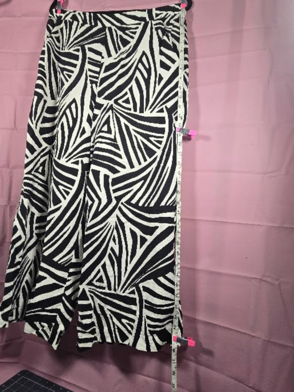 Bold Graphic Print Wide-Leg Pants - Picture 3 of 3